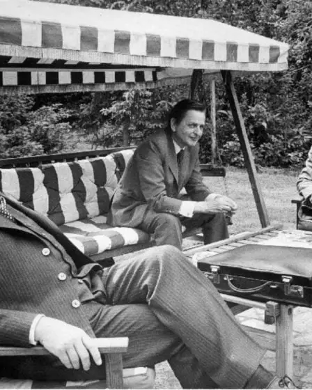 Netflix poursuivi pour une série illustrant le meurtre du Premier ministre suédois Olof Palme 20 Netflix poursuivi pour une série illustrant le meurtre du Premier ministre suédois Olof Palme - 19