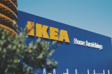 Piégés par de fortes chutes de neige, les clients IKEA ont dû passer la nuit au rayon meuble - 20