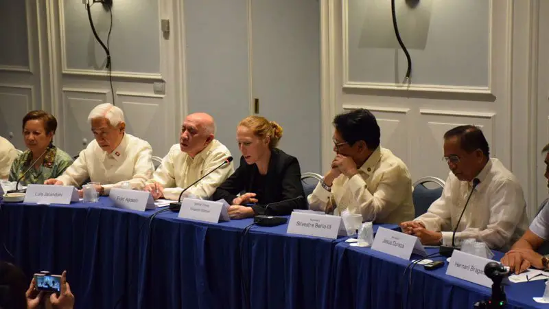 Philippines : troisième cycle de pourparlers de paix 4 Philippines : troisième cycle de pourparlers de paix - 3