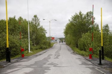 Deux doivent comparaître devant le tribunal après avoir jeté des pierres sur la Russie - 18
