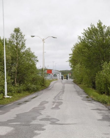 Deux doivent comparaître devant le tribunal après avoir jeté des pierres sur la Russie 27 Deux doivent comparaître devant le tribunal après avoir jeté des pierres sur la Russie - 26