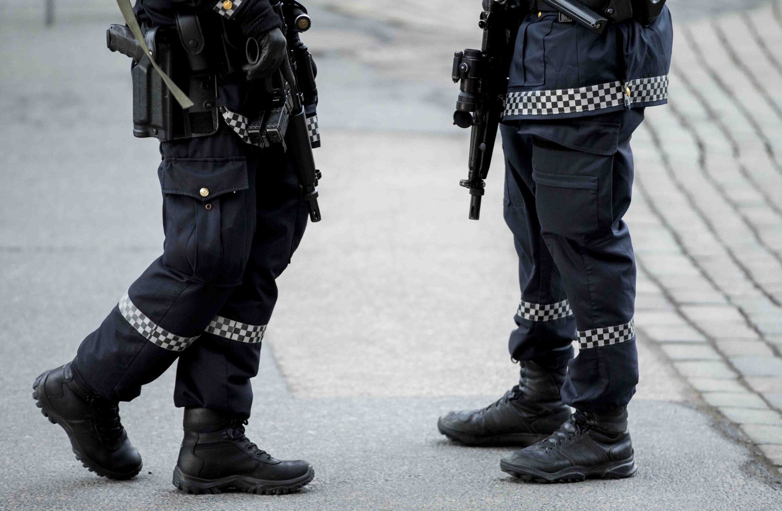 Un homme armé d'un couteau menace trois personnes à Bergen 4 Un homme armé d'un couteau menace trois personnes à Bergen - 3