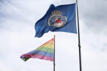 Les municipalités reçoivent la permission d'arborer le drapeau arc-en-ciel - 18