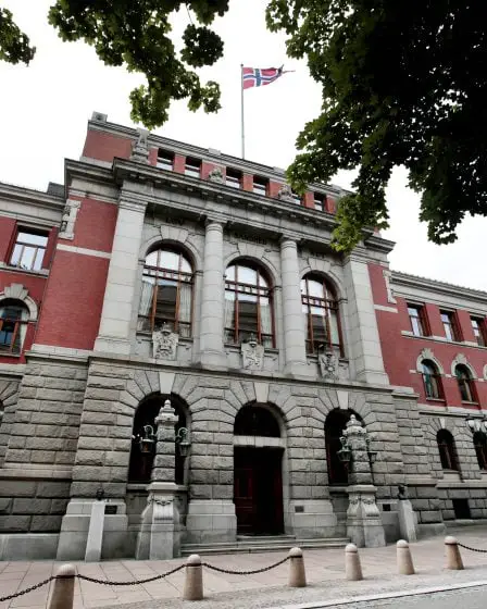 La Cour suprême a durci la peine pour avoir diffusé des photos de nu 29 La Cour suprême a durci la peine pour avoir diffusé des photos de nu - 28