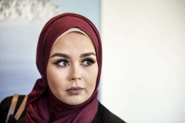 Bayan a traîné avec de fausses photos de nus du "groupe masculin" - 16