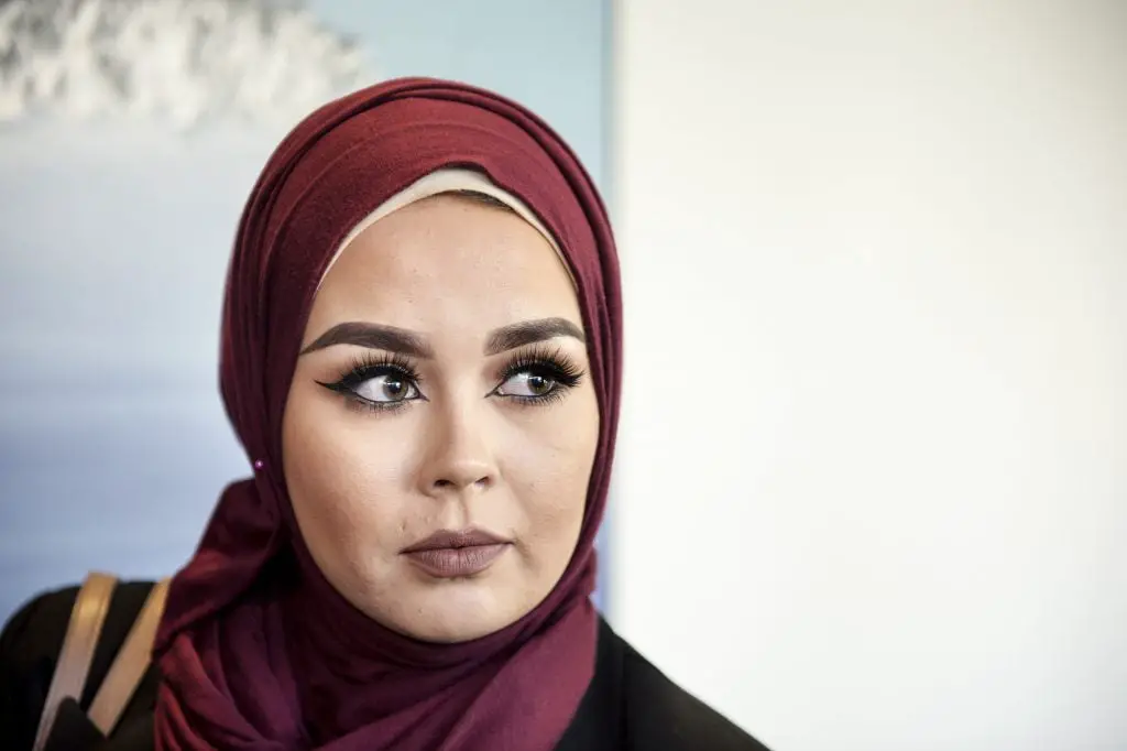 Bayan a traîné avec de fausses photos de nus du "groupe masculin" - 3