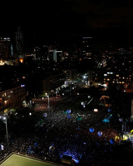 Des dizaines de milliers de personnes honorent Yitzhak Rabin 8 Des dizaines de milliers de personnes honorent Yitzhak Rabin - 7
