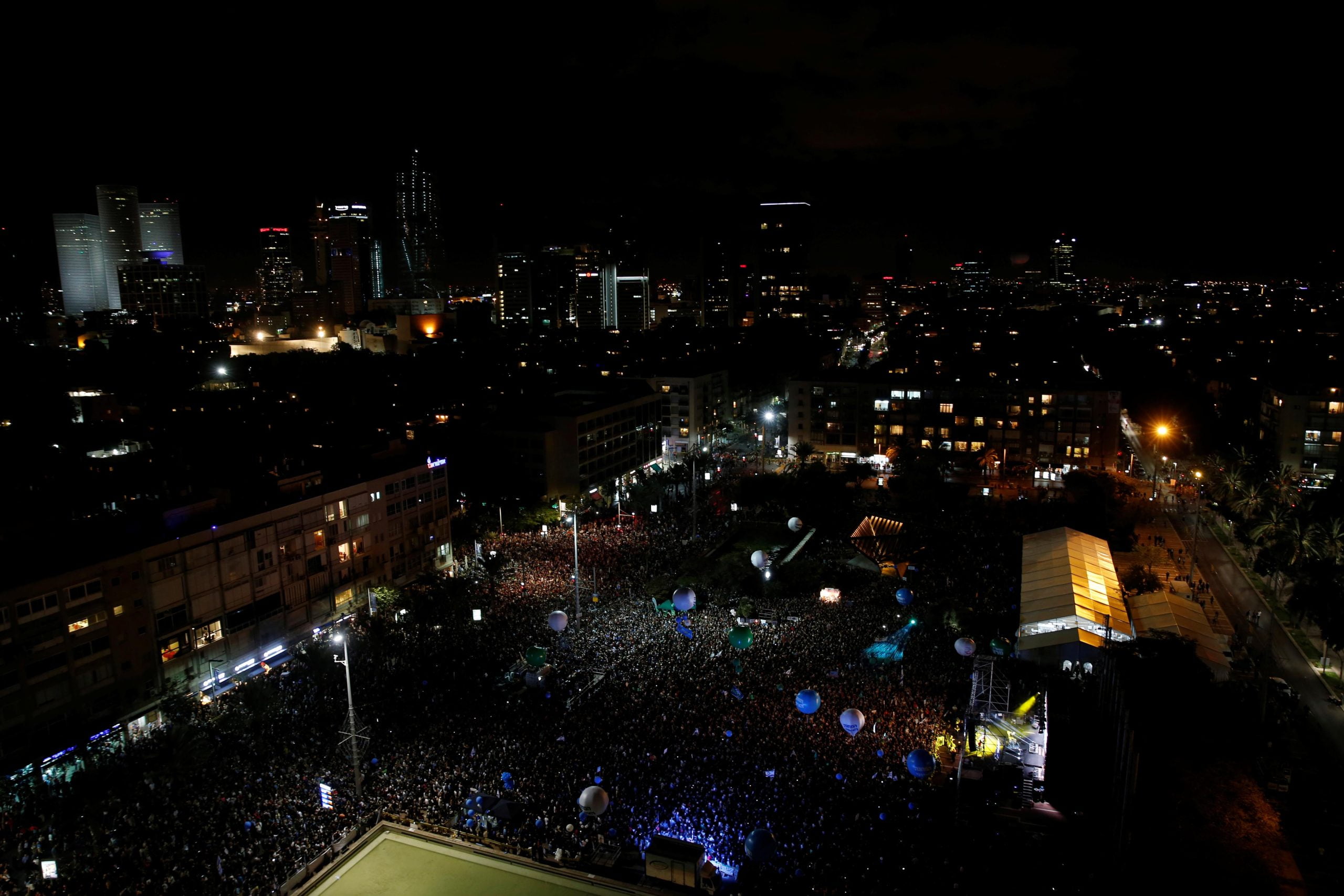 Des dizaines de milliers de personnes honorent Yitzhak Rabin - 3