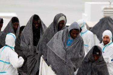 Plus de 1 000 migrants secourus en Méditerranée - 16