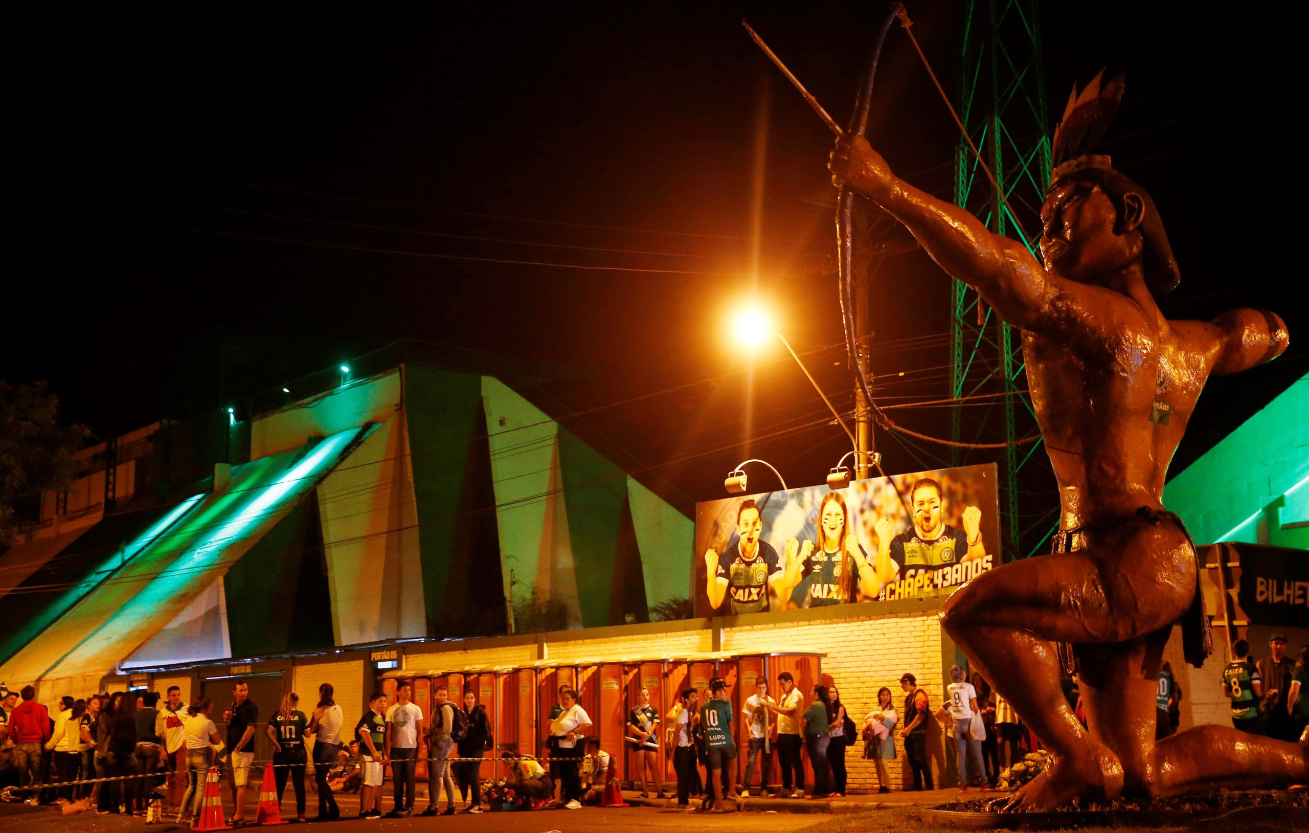 100 000 personnes participeront à la cérémonie commémorative des héros du football décédés 4 100 000 personnes participeront à la cérémonie commémorative des héros du football décédés - 3