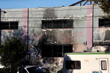 Au moins quarante personnes sont mortes à cause d'un incendie dans un club en Californie - 18