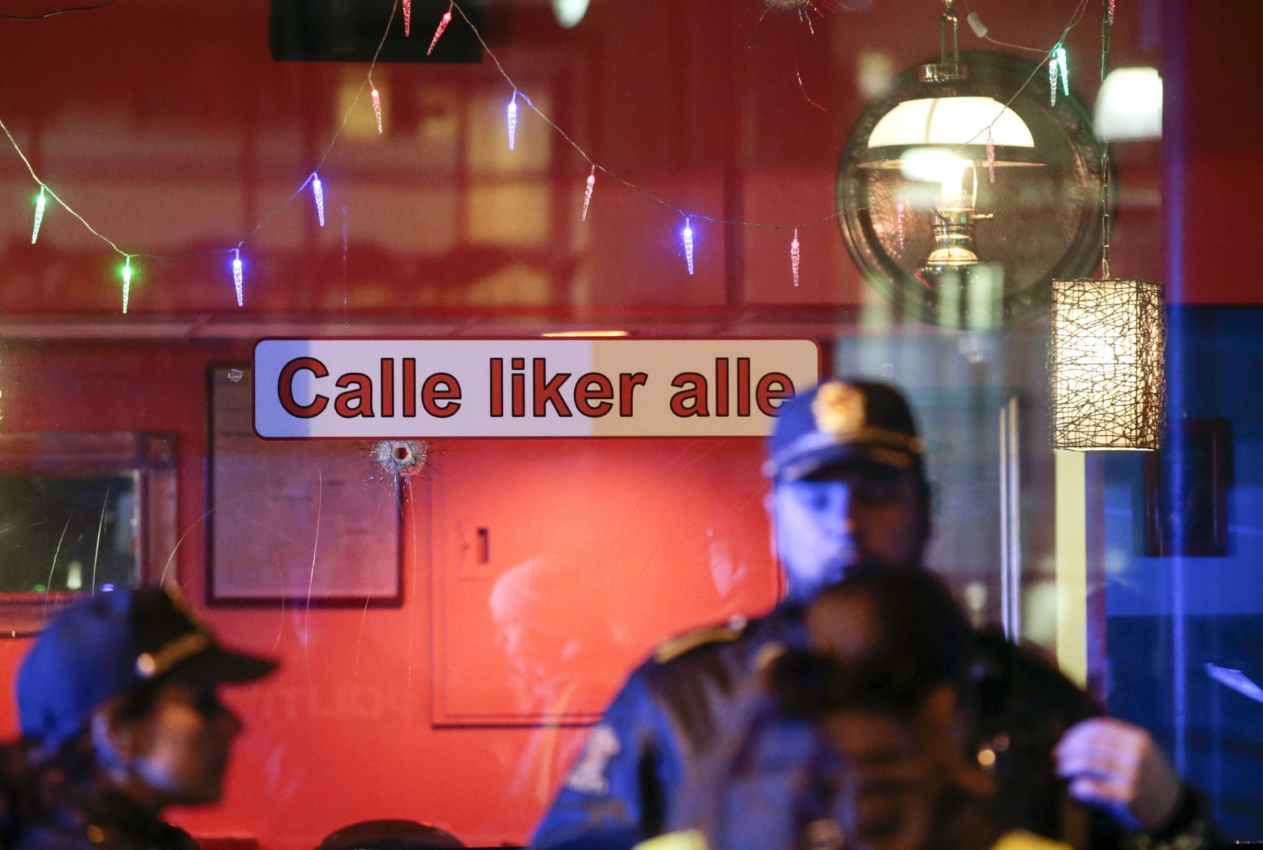 Toujours aucune arrestation après la fusillade dans un pub d'Oslo 4 Toujours aucune arrestation après la fusillade dans un pub d'Oslo - 3