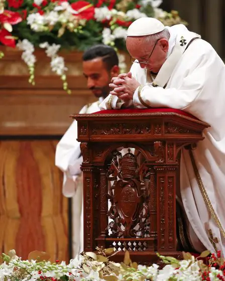 Le pape François dit que Dieu est caché dans l'ombre à Noël. 19 Le pape François dit que Dieu est caché dans l'ombre à Noël. - 18