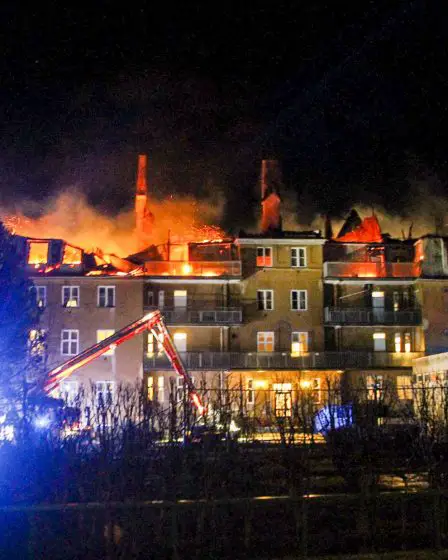 Un centre d'accueil évacué après qu'un incendie majeur a détruit un bâtiment classé à l'UNESCO à Rjukan - 19