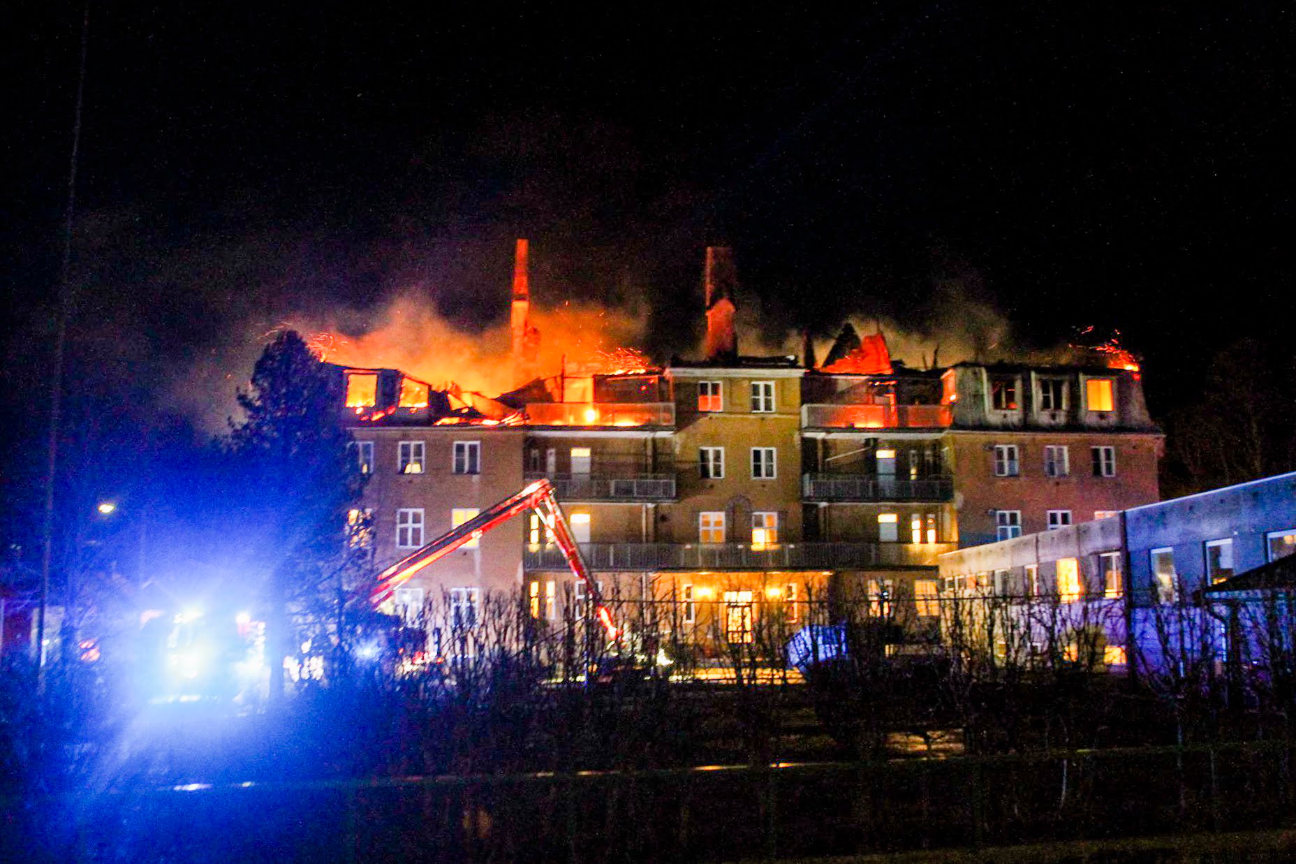 Un centre d'accueil évacué après qu'un incendie majeur a détruit un bâtiment classé à l'UNESCO à Rjukan 4 Un centre d'accueil évacué après qu'un incendie majeur a détruit un bâtiment classé à l'UNESCO à Rjukan - 3