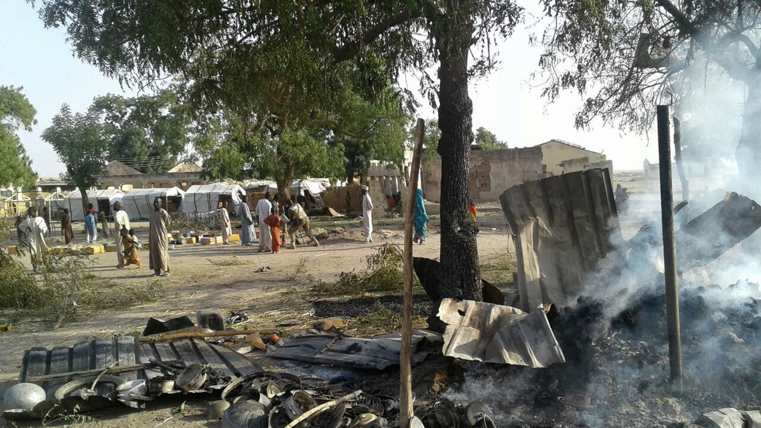 Brende présente ses condoléances pour une grave erreur d'attentat à la bombe au Nigeria 4 Brende présente ses condoléances pour une grave erreur d'attentat à la bombe au Nigeria - 3