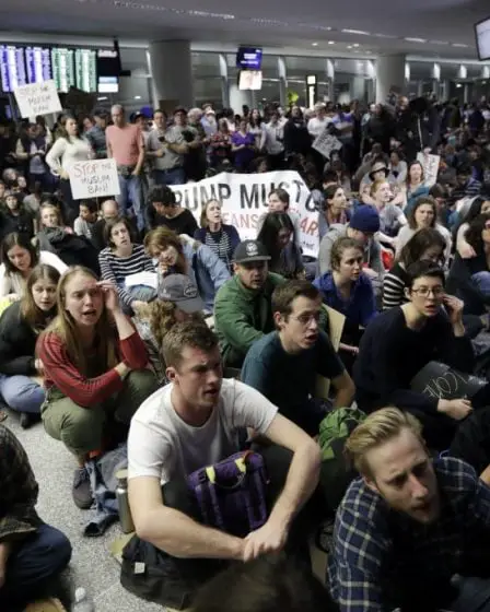 Une décision de justice stipule que les voyageurs entrants peuvent rester aux États-Unis, malgré l'interdiction d'entrée 5 Une décision de justice stipule que les voyageurs entrants peuvent rester aux États-Unis, malgré l'interdiction d'entrée - 4