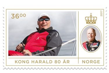 Anniversaire du roi et de la reine célébré avec des timbres sportifs - 18
