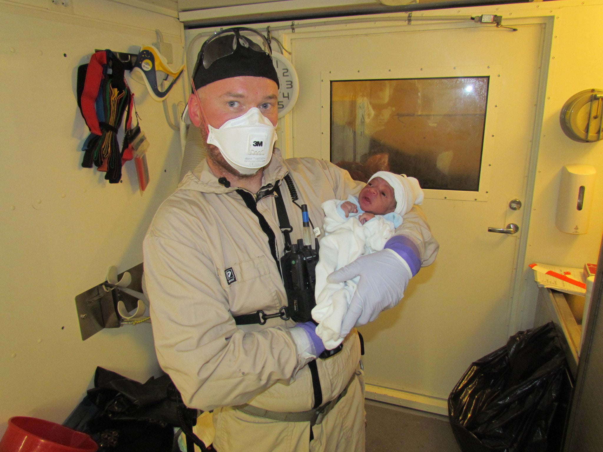 Siem Pilot a secouru 975 personnes en Méditerranée (qui deviennent 976 par la naissance d'un nouvel enfant) 4 Siem Pilot a secouru 975 personnes en Méditerranée (qui deviennent 976 par la naissance d'un nouvel enfant) - 3