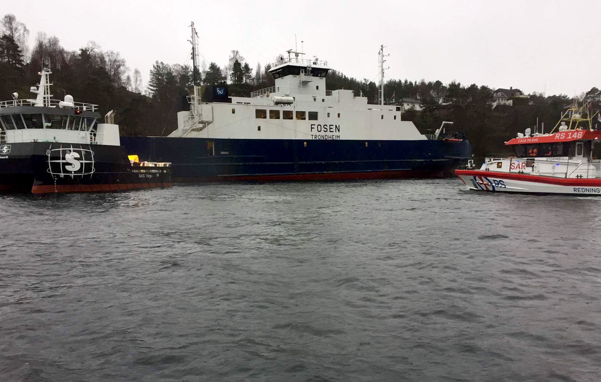 Tous évacués après que le ferry s'est échoué à Hordaland 4 Tous évacués après que le ferry s'est échoué à Hordaland - 3
