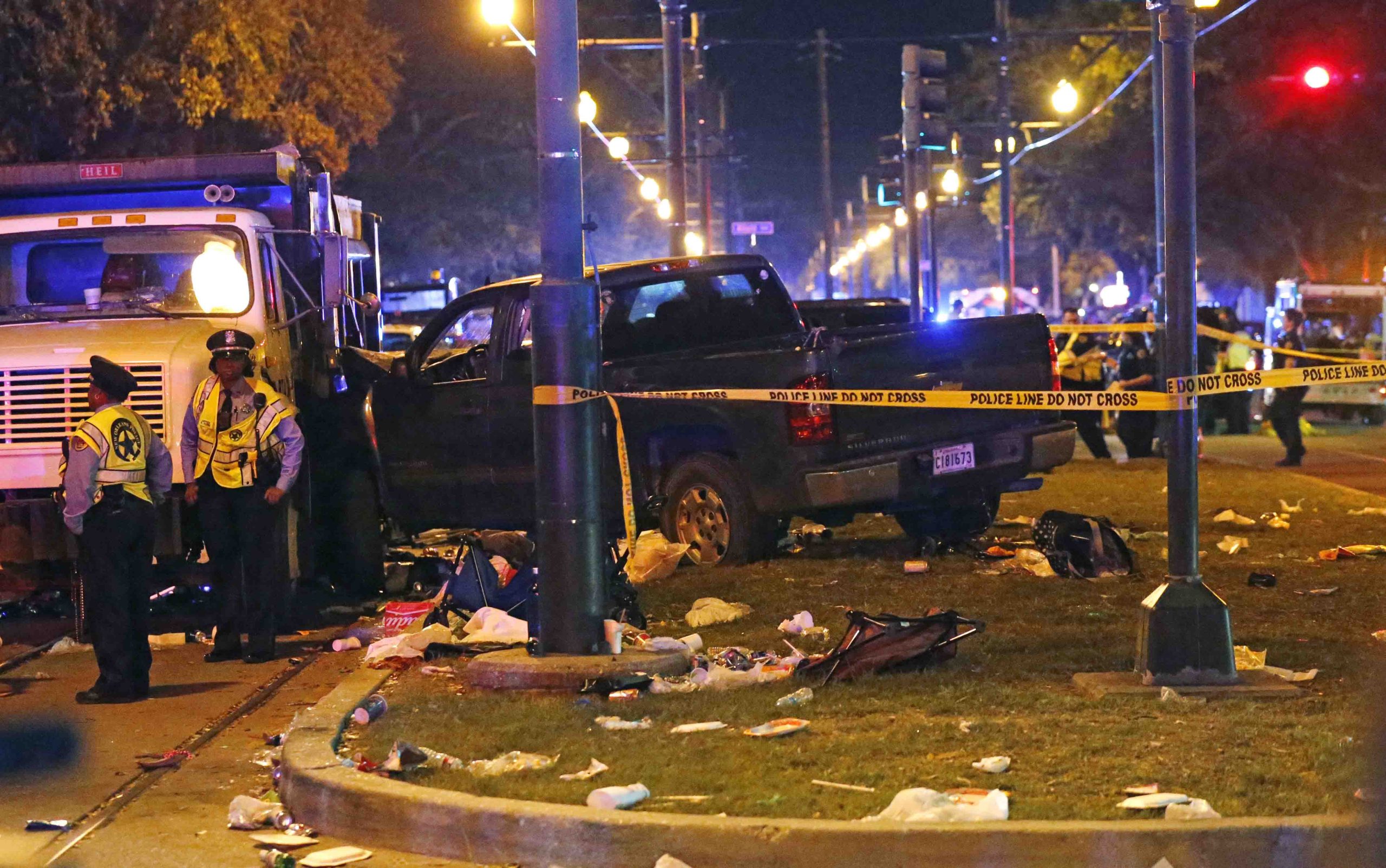 Plusieurs blessés lorsqu'une voiture a foncé dans la foule à la Nouvelle-Orléans 4 Plusieurs blessés lorsqu'une voiture a foncé dans la foule à la Nouvelle-Orléans - 3