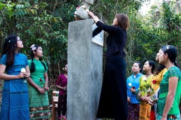Le buste de Martine, victime du meurtre, dévoilé en Birmanie - 6