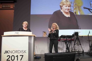 Ovation debout lorsque Solberg était l'invité de JesusKvinner (JesusWomen) - 18