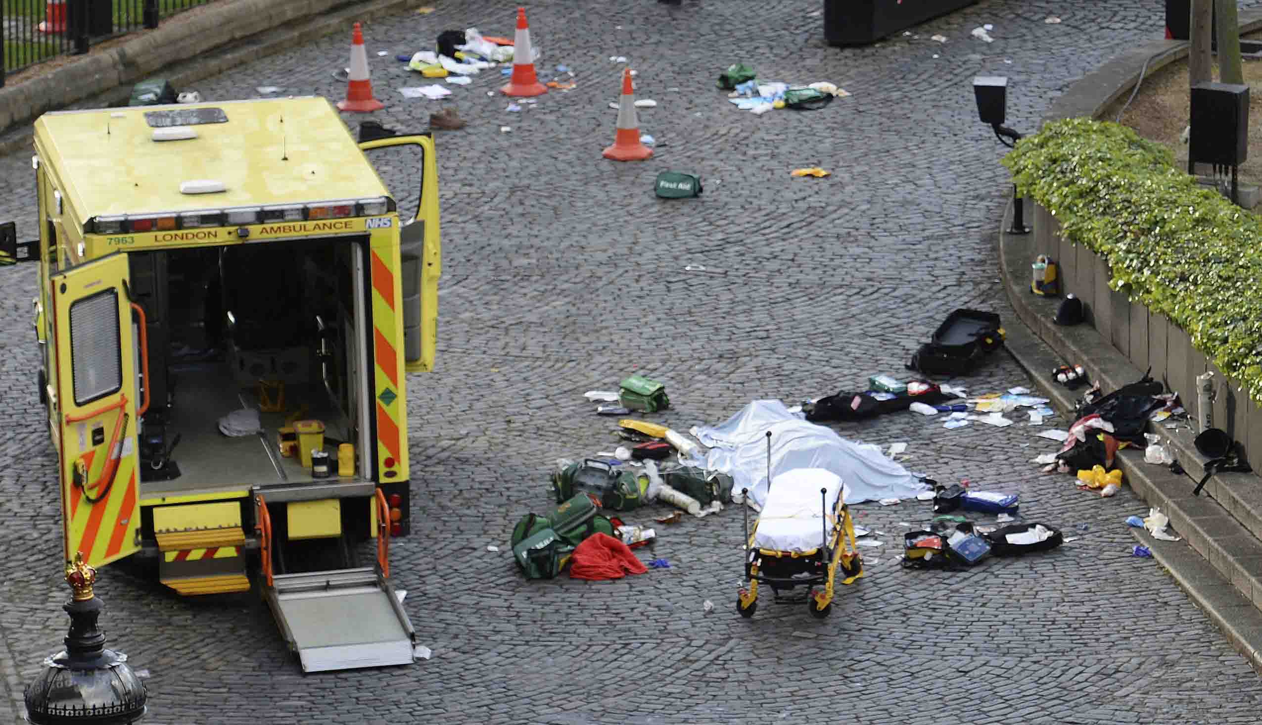 L'attentat de Londres fait la une des journaux britanniques 4 L'attentat de Londres fait la une des journaux britanniques - 3