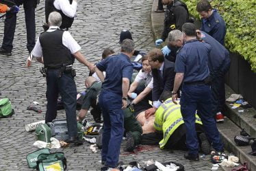 Un homme abattu par la police après avoir tué trois personnes et blessé grièvement jusqu'à douze autres près du Parlement lors d'une attaque à Londres - 20