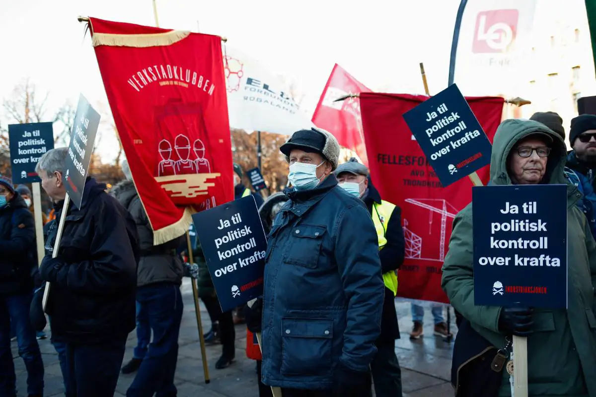 PHOTO : Manifestations contre les prix élevés de l'électricité organisées dans plusieurs villes norvégiennes 10 PHOTO : Manifestations contre les prix élevés de l'électricité organisées dans plusieurs villes norvégiennes - 9