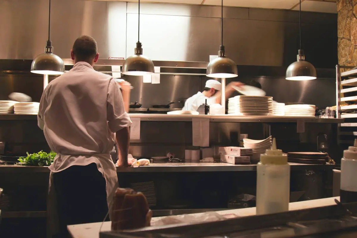 Les nettoyeurs, les cuisiniers et les coiffeurs sont plus sujets à la sinusite chronique, selon une nouvelle étude 4 Les nettoyeurs, les cuisiniers et les coiffeurs sont plus sujets à la sinusite chronique, selon une nouvelle étude - 3