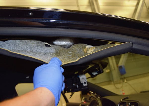 Deux kilos de cocaïne sur le toit 4 Deux kilos de cocaïne sur le toit - 3
