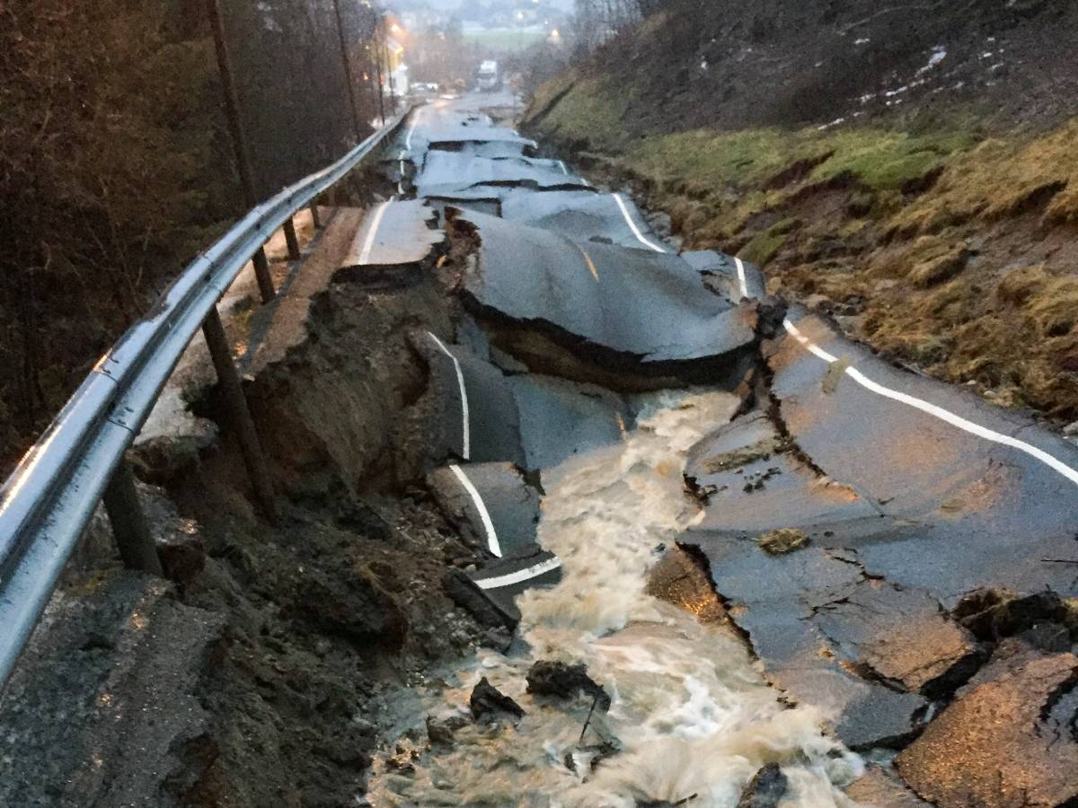 La route de Vinjeøra, démolie par des conditions météorologiques extrêmes il y a deux semaines, a été reconstruite - 3