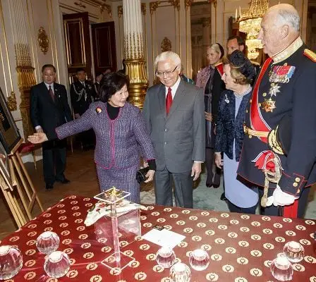 Le couple présidentiel de Singapour a été accueilli au Palais 17 Le couple présidentiel de Singapour a été accueilli au Palais - 16