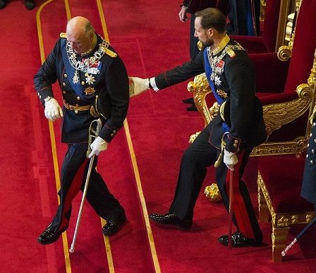 Le roi trébuche au Parlement 5 Le roi trébuche au Parlement - 4