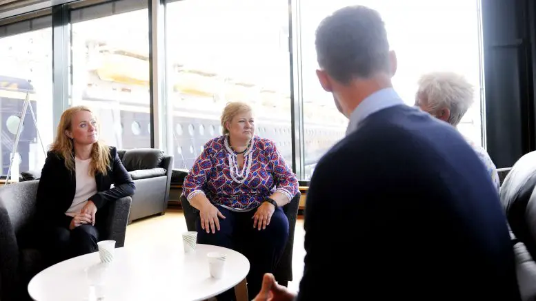 Anniken Hauglie et la première ministre Erna Solberg