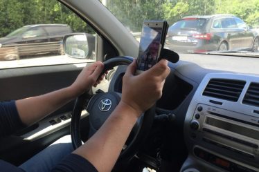 Un policier s'est condamné à une amende pour utilisation illégale d'un téléphone portable - 20