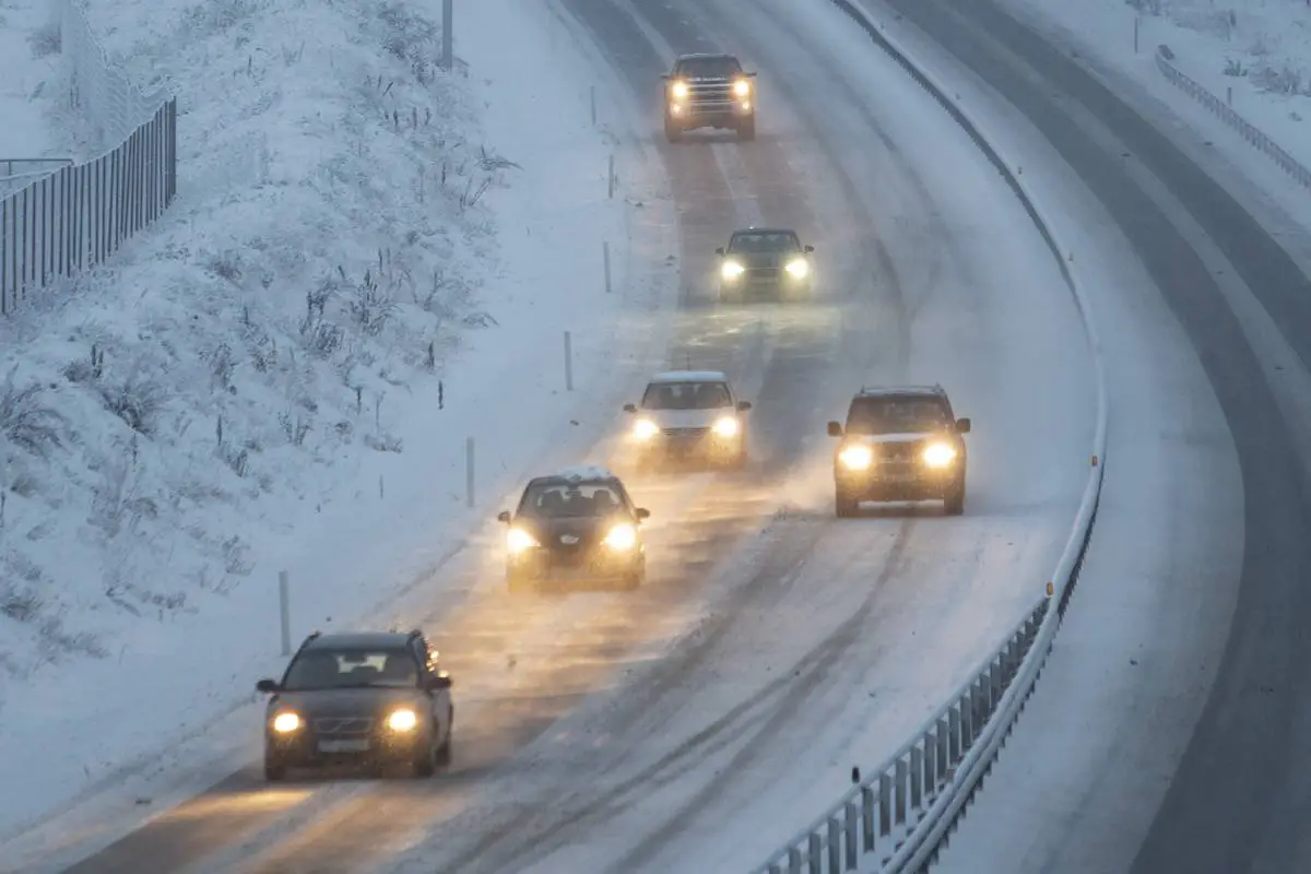 La police d'Agder avertit les conducteurs de faire attention à la neige et aux routes glissantes - 3