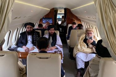 PHOTO : Une délégation talibane en route pour Oslo dans un avion privé affrété - 18