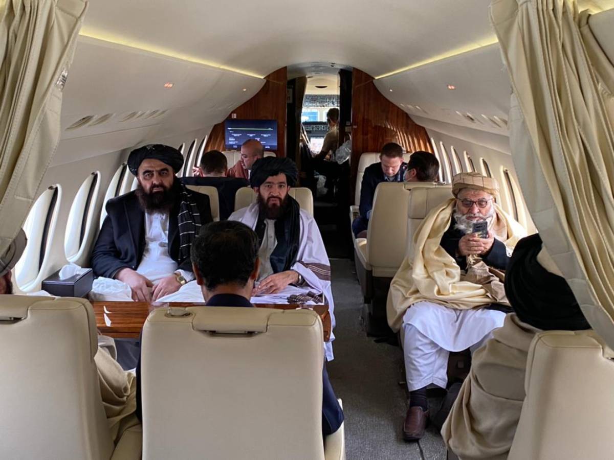 PHOTO : Une délégation talibane en route pour Oslo dans un avion privé affrété - 3