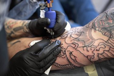 Les tatoueurs norvégiens ne sont pas autorisés à utiliser de l'encre qui a été interdite par les récentes règles de l'UE - 16