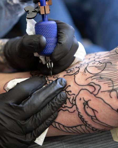 Les tatoueurs norvégiens ne sont pas autorisés à utiliser de l'encre qui a été interdite par les récentes règles de l'UE - 1