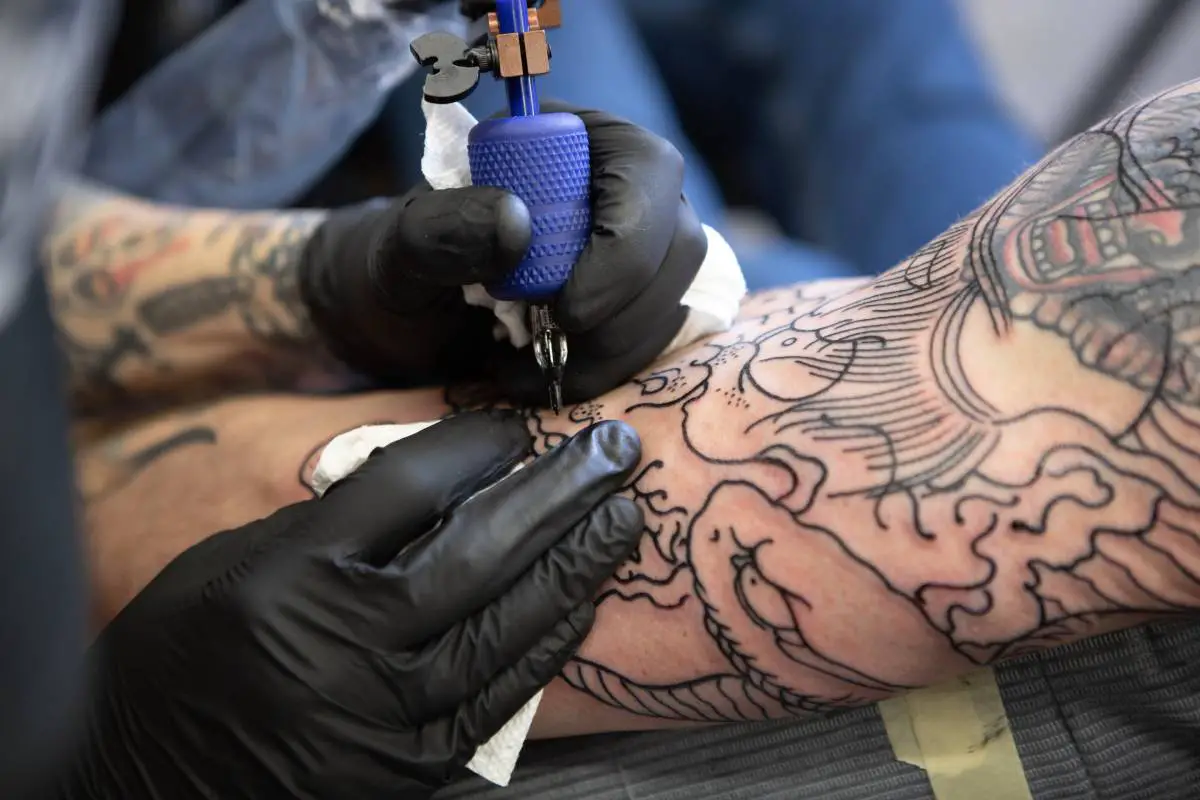 Les tatoueurs norvégiens ne sont pas autorisés à utiliser de l'encre qui a été interdite par les récentes règles de l'UE - 3