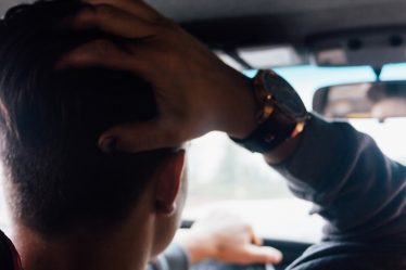 Un conducteur coupable dépassant la limite de vitesse est libéré de sa prison parce qu'il est étudiant - 18