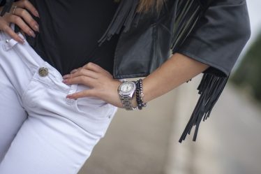 Un homme confus a une femme prête pour un rendez-vous - 18
