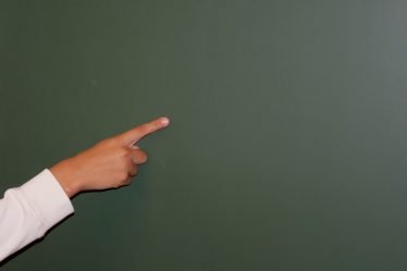 Une enseignante accusée d'abus examinée à nouveau en détention provisoire - 16