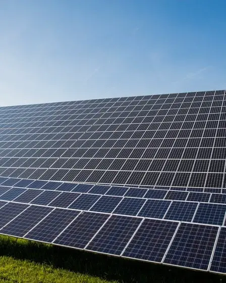Un escroc présumé du parc solaire a utilisé l'argent des investisseurs pour des articles de luxe - 25