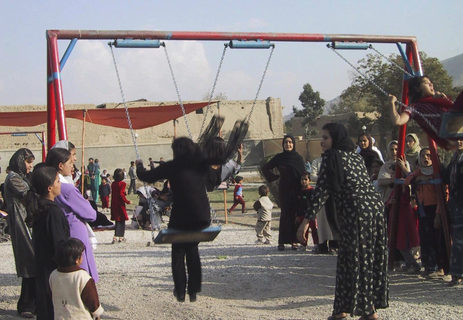 Le Parti du progrès interdira les vêtements complets dans les lycées 4 Le Parti du progrès interdira les vêtements complets dans les lycées - 3