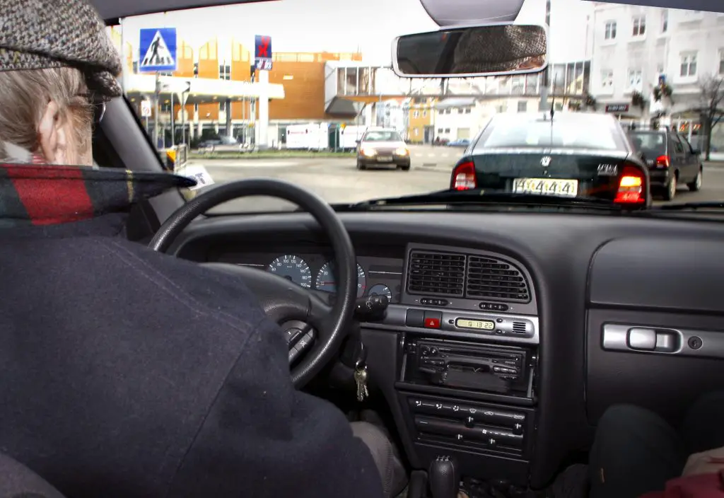 Les automobilistes plus âgés sont invités à des cours de remise à niveau 4 Les automobilistes plus âgés sont invités à des cours de remise à niveau - 3