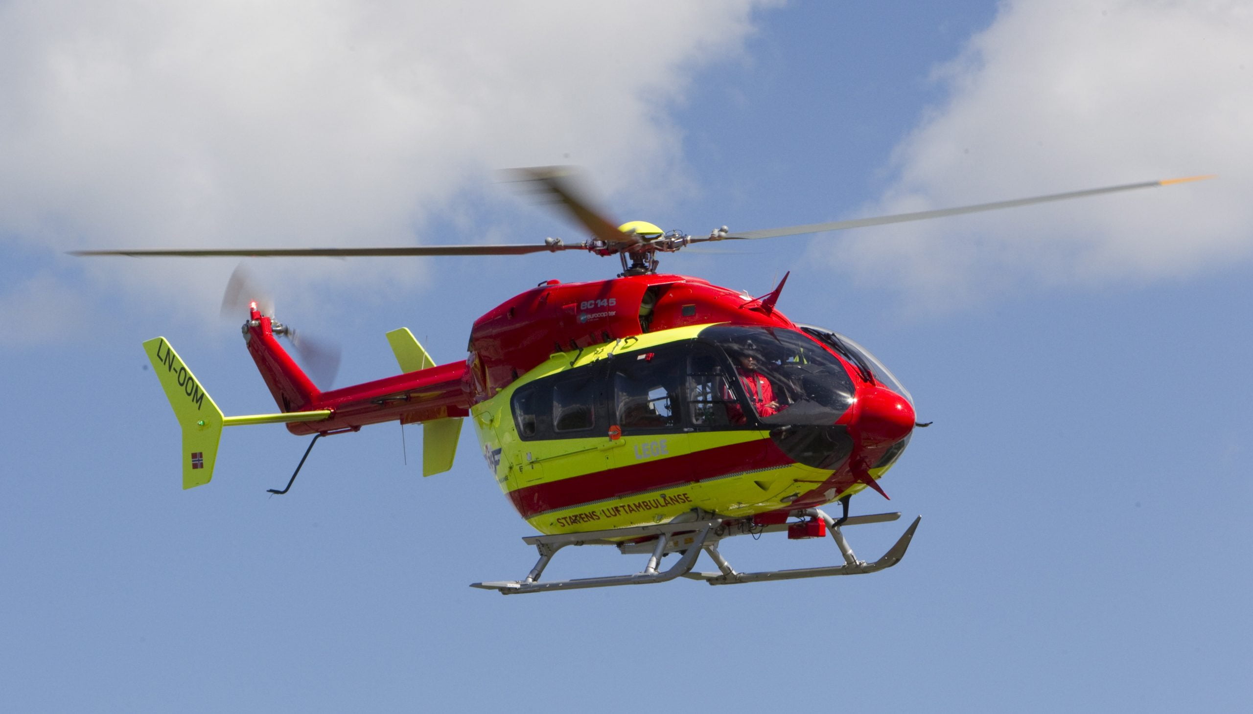 Base Jumper dans le corps de Nordmøre récupéré à flanc de montagne 4 Base Jumper dans le corps de Nordmøre récupéré à flanc de montagne - 3